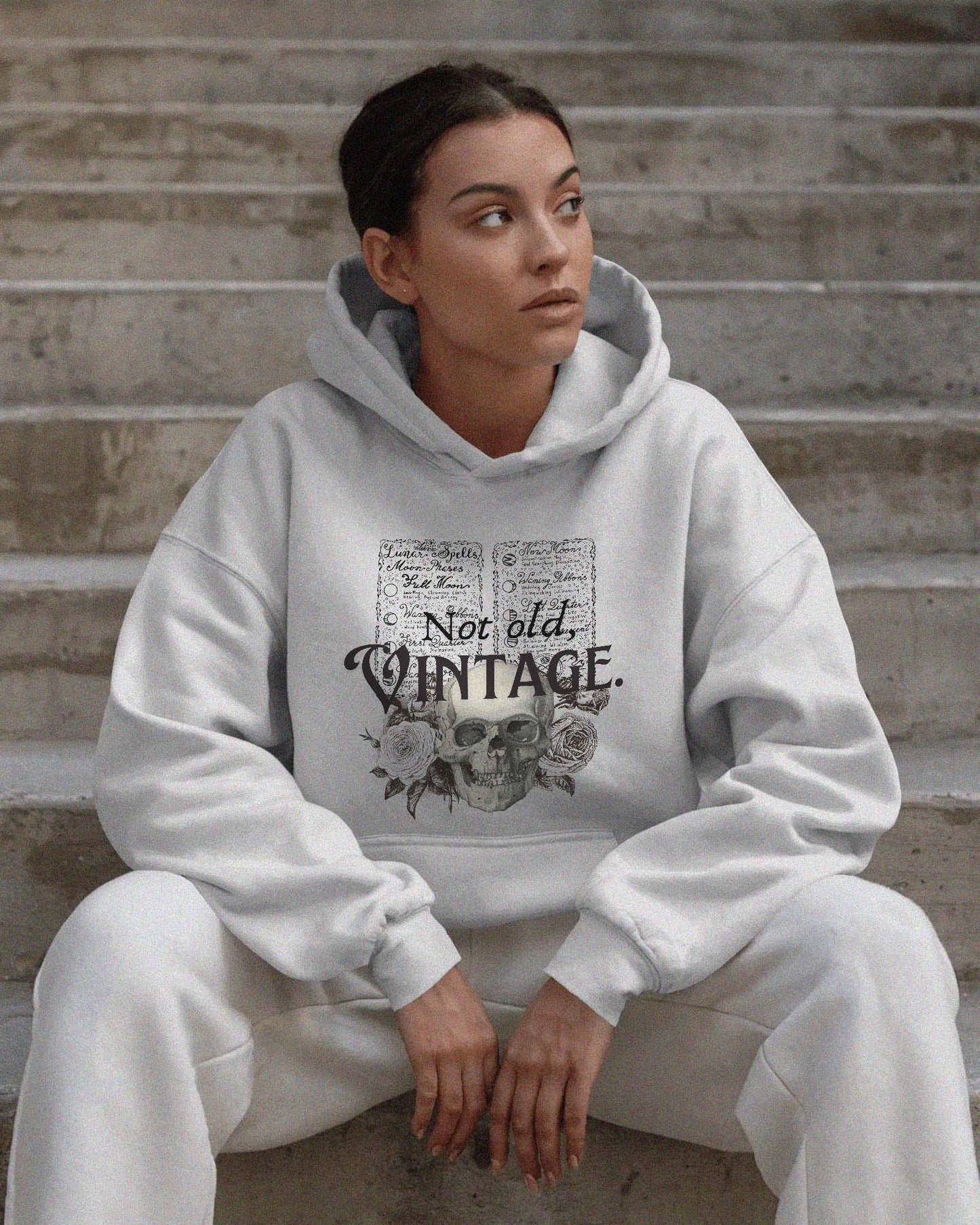 Vintage Skull Graphic Hoodie – Cool Unisex Streetwear Hoodie with Retro Edge